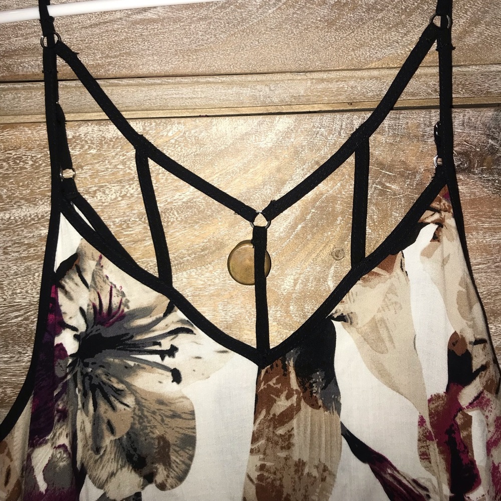 Boutique Floral Tank - Picture 2 of 3
